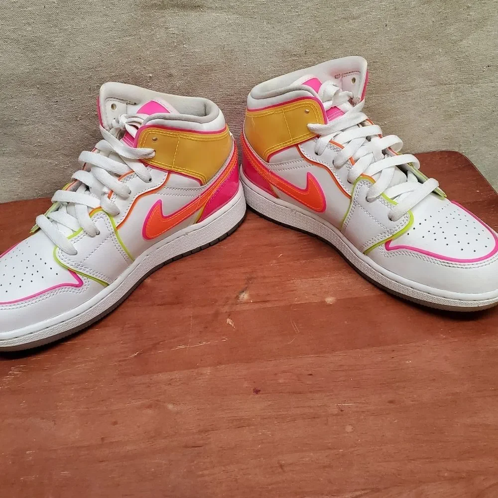 Nike Air Jordan 1 Mid Edge Glow in Size 4.5Y